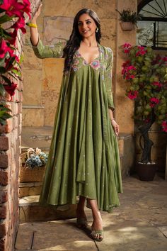 Shop for these amazing collections of Green Silk Chanderi Printed Floral Mughal Embroidered Jacket With For Women by Niti Bothra online at Aza Fashions. Traditional Dresses With Cape Sleeves For Summer, Traditional Summer Dresses With Cape Sleeves, Designer V-neck Summer Dresses, Summer Designer V-neck Dresses, Designer Summer V-neck Dress, Spring Festive Dress With Cape Sleeves, Festive Green Dress With Floral Embroidery, Green Long Sleeve Anarkali Dress, Green Anarkali Dress With Long Sleeves