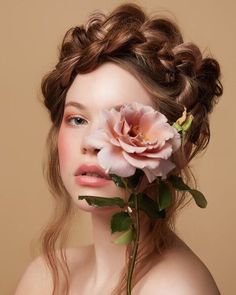 Jin Magazine, Crown Hairstyle, Mujeres Tattoo, Wedding Hairstyles Tutorial, Bridal Photo, Flower Photoshoot, Creative Photoshoot Ideas, Open Hairstyles