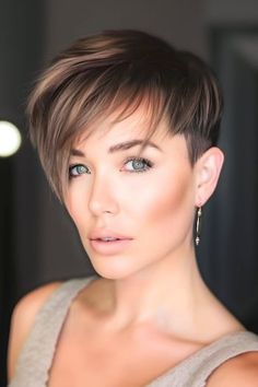 Short Straight Asymmetrical Pixie Hairstyle. Short Hairstyle Bangs, Ombre Bob With Bangs, Hairstyle Bangs, Short Hairstyles With Bangs, Platinum Blonde Pixie, Trendy Short Hairstyles, Short Bobs With Bangs, Bangs For Round Face, Asymmetrical Pixie