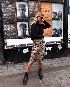 Clothe Styles, Platform Doc Martens, Leopard Outfit, Pose Photography, Nyc Fits, Doc Martens Outfit, Book Instagram, Neutral Aesthetic