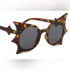 New. Tortoise Type Print. Bat Wing Retro Sunglasses. Any Questions Please Message Or Feel Free To Make An Offer:) Summer Beach Tortoiseshell Cat Eye Sunglasses, Casual Tortoiseshell Cat Eye Sunglasses For Beach, Bat Wing, Retro Sunglasses, Bat Wings, Tan Brown, Tortoise, Sunglasses Accessories, New Color