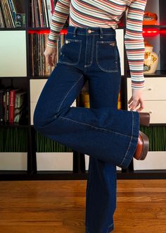 Womens Flare Jeans, Black Salt, Bronze Hardware, Dark Blue Denim, Denim Flares, Mode Vintage, Looks Vintage, 70s Fashion, Outfits Casuales