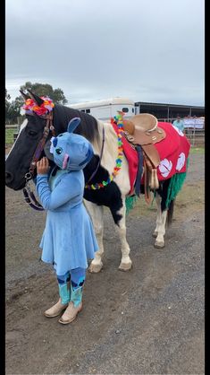 Lilo And Stitch Horse Costume, Horse Show Costume Ideas, Cute Horse And Rider Costumes, Halloween Costume With Horse, Costume Ideas With Horses, Horse And Human Halloween Costumes, Costume Horse And Rider, Halloween Costumes For You And Your Horse, Costumes For You And Your Horse