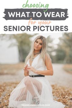 a woman sitting on the ground with text overlay that reads choosing what to wear for your senior pictures