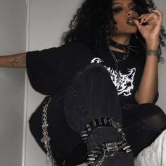 Thalia Grace, Dope Shirt, Clothing Sketches, Alt Outfits, Outfit Styles, Goth Women, Pretty Ppl