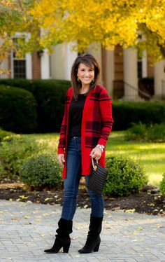 Buffalo Plaid Cardigan from Old Navy cyndispivey.com #winterfashion #winterstyle #sweateroutfits Outfits October, Buffalo Plaid Cardigan, 50's Fashion, 40 Fashion Women, Chico California, Cardigan Outfit, Plaid Cardigan, Fashion Sweaters