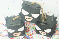 some kind of cake that is made to look like batmans