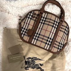 Brand New 2 Way Have Sling Burberry Camberley Bag, Jewelry Travel Bag, Burberry Top, Tiffany Green, Pink Makeup Bag, Burberry Vintage, Barrel Bag, Burberry Prorsum, Canvas Messenger Bag