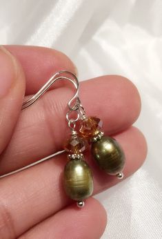 "* FW Pearl earring * Free shipping in US   -Type: Rice Freshwater Pearl -Grade: A+,  excellent Luster -Size: 7mmX9mm pearl -Length:3/4\" -Color: Olive Green pearl with Light Brown swarovski crystal -Finding: Silver Plated -Shipping: First Class Air Mail in next 24hr Business day -Package: Gift bag or small Box -Honora Pearl style~~  #E378 Guarantee: 14 Days Guarantee Exchange or Full refund    Special customer order is welcome!" Crystal Finding, Green Rice, Green Pearls, Coin Pearls, Pearl Earring, Freshwater Pearls Earrings, Pearl Color, Air Mail, Bridal Wedding