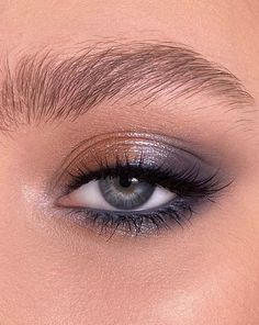 Blue Eyeshadow For Brown Eyes, Dramatic Eye Makeup, Eyeshadow For Brown Eyes, Makeup For Hazel Eyes, Natural Eyeshadow, Dramatic Eyes