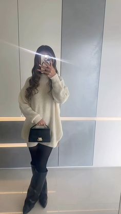 #outfits #ootd #outfitoftheday #outfitstyle #outfittrends #classy #classystyle Casual Expensive Looking Outfits, Date Look Outfits Winter, Winter Asthetics Outfit, Nice Winter Outfits Classy, Classy Feminine Outfits, Cute Winter Clothes, City Break Outfit, Fasion Outfits, Winter Fashion Outfits Casual