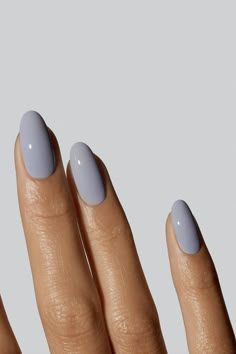 Denim’s little sister, Chambray is lighter weighted and lesser-known. This shade is as soft as a whisper in one’s ear. A delicate, creamy grey-blue. Money Nails, Nagellack Trends, Broken Nails, Lily Rose Depp, Dream Nails, Chic Nails