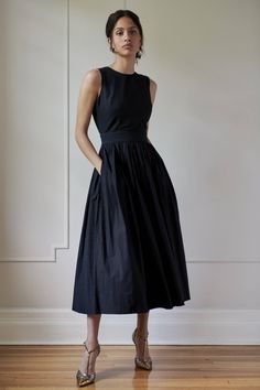 LUXURY SLEEVELESS DRESS - ANNA COTTON - BLACK - Room 502 Mid Century Modern Dress, Style Sleeveless Dress, Sophie Theallet, Outfit Elegantes, Modern Dresses, Ss 2024, Anna Dress, Casual Chique, Anna Wintour