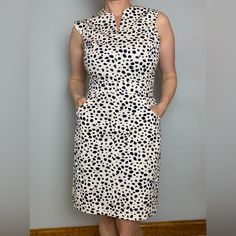 Nwt Brand: J. Mclaughlin Size: 10 Stretchy White And Navy Print Dress With Front Zipper And Pockets. Measurement And Condition Details May Be Viewed In The Images Above. Colors May Vary Because Of Lighting Or Viewing Device. Thank You For Your Interest! Spring Dress Summer Dress Fall Dress Sophisticated Dress Feminine, Disney Bounding, Dalmation Print White Sleeveless Cotton Dress For Work, White Cotton Sleeveless Dress For Work, White Cotton Workwear Dresses, White Fitted Sleeveless Cotton Dress, White Lined Sleeveless Cotton Dress, Blue Cotton Sleeveless Dress For Work, White Lined Dress For Work, Lined White Dresses For Work, Dress With Front Zipper