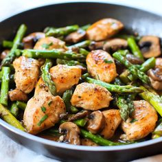 Chicken, Asparagus, and Mushroom Skillet Recipe - elianarecipes.com Chicken With Asparagus, Lemon Herb Chicken, Herb Chicken, Ginger Recipes, Fry Recipes