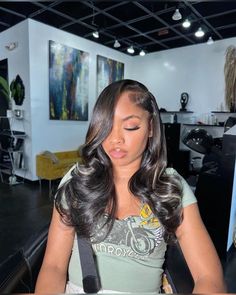 Wig With Layers Curls, Side Parting Weave, Side Part With Curls At The End, Sidepart Quickweave With Curls, Quickweave Hairstyles Side Part, Kash Doll Curls, Side Part Quickweave With Highlights, Side Sew In, Highlight Quick Weave Leave Out