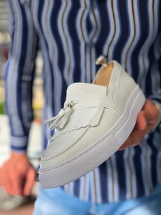 Collection : Spring / summer 19 Production : Special and limited edition available !Product : %100 Calf-leather shoes white Color code : WHITEShoes sole : Eva base Shoes material : %100 leather Available Size : 40-41-42-43-44 SHOES SİZE CHART : 40 - 41 - 42 - 43 - 44 / EU 7 - 8 - 9 - 10 - 11 / US 6 - 7 - 8 - 9 - 10 / UK Shoe Care Kit, Summer 19, Professional Shoes, Best Shoes For Men, Loafers Online, White Tassel, Exclusive Shoes, Mens Shoes Boots, Sneakers Men Fashion