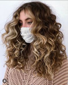 Highlights Curly, Natural Curly Hair Cuts, Highlights Curly Hair, Curly Hair Photos, Wavy Hairstyles, Natural Curls Hairstyles