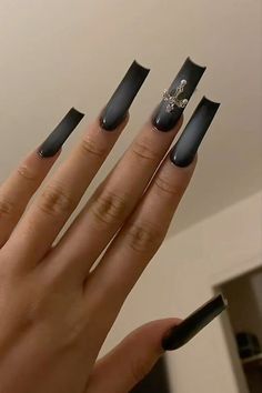 Black Acrylics Nails, Dramatic Prom Nails, Black Acrylic Nails Black Women, Black And Silver Aura Nails, Nail Spa Aesthetic, Dark Baddie Nails, Black Reflective Nails, G59 Nails Acrylic, G59 Nail Ideas