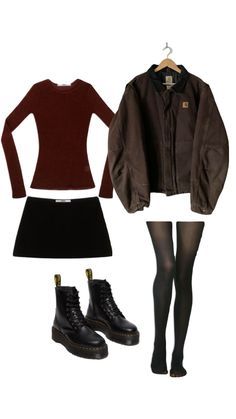 Going To A Theatre Outfit, Dark Autumn Fall Outfits, 2000s Fall Aesthetic Outfits, Fall Themed Outfits Aesthetic, Fall Fits Y2k, Dark Grunge Academia Outfit, Fall Outfits Twilight, Fall Outfits Ideas 2024, Simple Outfits For School Spring