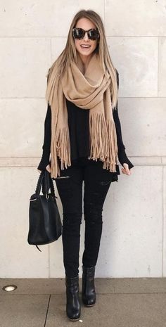 Casual Chique Stijl, Winter Mode Outfits, Oversized Black Sweater, Jeans Ideas, Chique Outfit, Elegante Casual, Style Winter, Black Women Fashion, Inspired Outfits