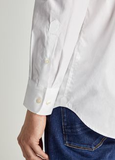 Crafted in an Egyptian cotton poplin fabric, this club-fit shirt stands out with elegant white buttons that contrast with autumnal tones. Combine this shirt with a pair of our seasonal chinos for a casual look. 
 
 - Club cut 
 - Long sleeves 
 - Buttoned collar 
 - Adjustable cuffs 
 - Chest pocket 
 - FAÇONNABLE logo label on the pocket Classic Button-up Shirt With Rolled Sleeves, Poplin Button-up Shirt With Buttons, Formal Cotton Tops With Pockets, Classic Unstructured Shirt With Welt Pockets, White Cotton Shirt With Concealed Placket, White Shirt With Welt Pockets And Spread Collar, White Poplin Button-up Shirt, Business Casual Cotton Shirt With Rolled Sleeves, Cotton Business Tops With Welt Pockets