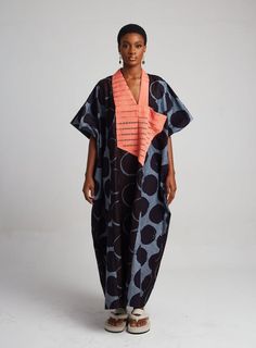 Our signature flowy Agbada has a new color way - our circle mixed print in grey and black, finished with a peach handwoven aso oke collar for a sweet and sour mix. If you are looking for a darker piece, this is the perfect balance.   Model is 5'9 and wears length Each Dye Lab piece is made from small batches of hand dyed textiles using batik wax to achieve our own formulated colors and prints. and produced in Nigeria working with local artisans. Hausa Ankara Styles, Latest Bubu Gown Style, Dye Lab, African Kaftan Dress, Bubu Gown, Nigerian Fashion Designers, Dress With Kimono, Bubu Gown Styles, Red And Black Shirt