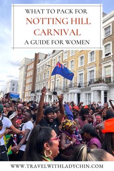 a crowd of people standing in front of buildings with the words what to pack for notting hill carnival guide for women