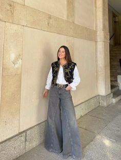 #styleoftheday #winteroutfit Flare Jeans Style, Outfits Primavera, Boho Rock, Outfit Primavera, Rock Chic, Winter Outfits Women, Jeans Style, Bell Bottoms, Boho Style