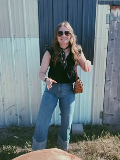 Punchy Summer Outfits, Western Punchy Outfits, Hippie Western Outfits, Western School Outfits, Cowboy Fits, Livestock Judging, Punchy Outfits, Nfr Outfits