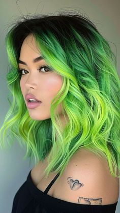 Green Color Melt Hair, Vivid Hair Color Green, 3 Color Ombre Hair, Black And Green Ombre Hair, Green Vivid Hair Color, Ombré Green Hair, Ombré Color Hair, Edgy Hair Ideas, Neon Green Hair Short