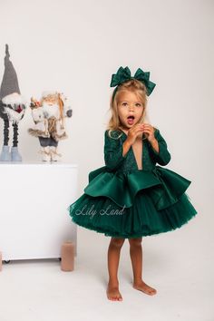 Dress in emerald green color is ideal variant for photoshoots. Dress your little one in elegance with our Green Glitter Long Sleeve Glitter Dress. Perfect for a wide range of celebrations, from birthdays to weddings, glamorous prom nights to enchanting photoshoots, Christmas events, this versatile outfit is designed for comfort and style. Let your child embrace their inner fairy or princess, making every moment shimmer with enchantment. Features: - Above the knee length - Deep v-neckline - Long Long Sleeve Glitter Dress, Party Outfit Christmas, Pageant Wear, Baby Birthday Dress, Emerald Green Dresses, Outfit Christmas, Christmas Events, Dress Winter, Christmas Photoshoot