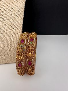 Matte Goddess Lakshmi Kada Bangles in Nakshi. It comes as a Pair (2 Bangles). Premium quality and craftmanship. Satisfaction Guaranteed. Please measure your size before ordering as we don't accept returns. Starting size we have is 2.4. We don't carry size 2.2. If you have any questions please let me know. Thank You!! Ready to ship from Boston, Massachusetts. Kundan Bracelets With Latkans For Puja, Traditional Kundan Bracelets With Latkans, Traditional Latkans Bracelets For Diwali, Traditional Tilla Bracelets For Navratri, Traditional Festive Bracelets For Puja, Diwali Rituals Bracelet With Latkans, Handmade Kundan Bracelets For Navratri, Cutdana Bracelets For Puja And Navratri, Bohemian Bracelets With Latkans For Diwali