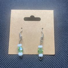 Pendientes Verde Claro con Blanco

¡Deleite a cualquier fashionista con estos impresionantes aretes de perla verde claro y cuentas blancas! Esta pieza excepcional seguramente agregará un poco de brillo a su colección de aretes. Asegúrate de no perderte esta combinación de perla verde claro y cuentas blancas para darle a tu conjunto una elegancia sin esfuerzo.

Material: Acero inoxidable

Color: perla verde claro con perlas blancas

Genero: Mujer

Tipo: Aretes pequeños, colgantes

Estilo: Informal

l Joyas de Osuna White Bead Earrings, Color Perla, S Jewelry, Earring Collection, Green Pearls, White Earrings, Small Earrings, Earrings Collection, Bead Earrings