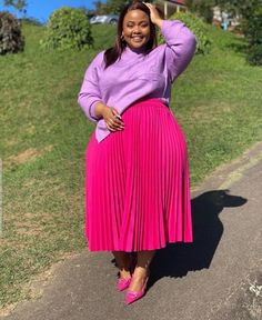 Pink Silk Skirt Outfit, Pink Pleated Skirt Outfit, Chic Skirt Outfits, Curvy Casual Outfits, Fashionable Work Outfit, Stylish Work Attire, Modesty Fashion