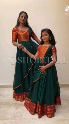 Narayanpet Long Frocks, Long Frocks For Kids, Pattu Pavadai Designs, Mom Daughter Matching Dresses, Frocks For Kids, Mom Daughter Outfits, Simple Frock Design, Long Frock Designs, Kids Dress Collection