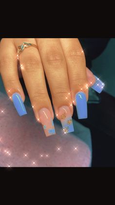 Cute Short Acrylic Nails Square Blue, Cute Baddie Short Acrylic Nails, Baddie Short Acrylic Nails Blue, Light Blue Birthday Nails, Blue Tapered Square Nails, Birthday Nail Set Ideas Short, Short Nails Baddie, Baddie Nails Acrylic Blue