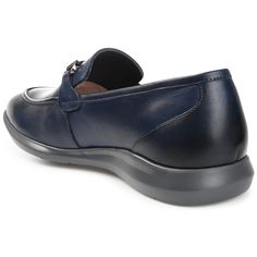 The Burns loafer from Thomas & Vine boasts a classic round toe design and a convenient slip-on style, ensuring both timeless elegance and easy wear. Featuring a 12 mm Tru Comfort Foam™ footbed, it provides superior cushioning for all-day comfort. The shoe is not only stylish but also durable, with a 1-inch XL Extralight® Outsole, all crafted from genuine leather for luxury look. Cushioned Footbed Loafers For Office, Thomas Vines, Luxury Look, Bit Loafers, Closed Toe Shoes, Round Toe Heels, Toe Designs, Easy Wear, Loafers Men