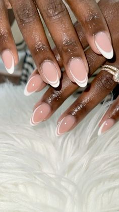 Gel Nails Ideas Black Women, Simple Classy Nail Ideas, Short Classy Nails Almond, Full Set Nails Acrylic Almond, Short Almond Nails Designs Classy, Classy Gel Nail Designs, Classy Nails Gel, Nails Inspiration Minimalist, Classy Nails Black Women