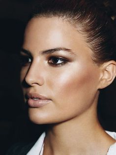 I like the soft brow & cheek, neutral lips. Braut Make-up, Beautiful Makeup, Facial Skin, Beauty Inspiration, Beauty Make Up, Skin Moisturizer, Beauty Routines, Makeup Inspiration, Wedding Makeup