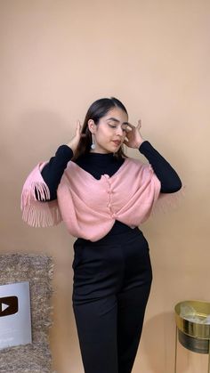 Wearing Saree In Winter, Diy Pashmina How To Make, How To Style A Shawl As A Top, Shrug From Scarf, Blanket Scarf Outfit How To Wear A, Scarf To Shrug Diy, How To Wear Shrugs Ideas, Shrug With Dupatta, Shawl Hack For Winter