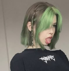 Short Green Hair, Green Hair Dye, Bob Hair Color, Semi Permanent Hair Color, Permanent Hair Color, Hair Dye Colors