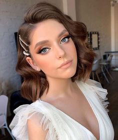 Pop of Color on Waterline Makeup Look Short Hair Makeup, Prom Makeup Looks, Bridal Makeup Looks, Short Wedding Hair, Bride Makeup, Bridal Hair And Makeup, Formal Hairstyles