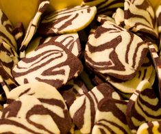 there are many cookies with zebra print on them