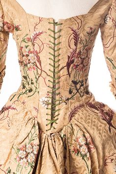 English silk brocade dress, 1789 Marie Antoinette Fashion, Charleston Museum, 1780s Fashion, Historical Gowns, Brocade Dress