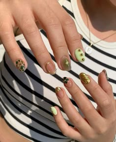 #nails #uñas #nude #pink #glam #golden #white Gold Nails Short, Mix Match Nails, Subtle Nails, Pink Glam, Pretty Nail Designs, Nail Ring, Nails Only, Soft Nails