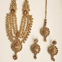 Crystal 4pcs Set In Maharani Style. It's A Bridal Set. Retail Price Is Over $400 In Market. I Am Selling On Wholesale Price. Gold Necklace Pakistani Bridal Jewelry, Indian Bridal Jewelry Sets Brides Gold, Gold Jewelry Sets Indian, Gold Necklace Set Indian Weddings, Heart Stone Necklace, South Sea Pearl Necklace, Cherry Necklace, Gold Lariat Necklace, Mini Necklace