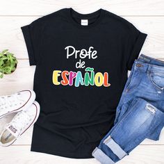 Profe de Español/ Spanish teacher shirt/ colorful spanish teacher t-shirt/ gift for spanish teacher tee If you're looking for a fun and cute design for a Spanish teacher or any other language teacher then this cute profe de español t-shirt is perfect for you. You've now found the staple t-shirt of your wardrobe. It's made of a thicker, heavier cotton, but it's still soft and comfy. And the double stitching on the neckline and sleeves add more durability to what is sure to be a favorite! * 100% r End Of School Year Gift T-shirt, Casual T-shirt For End Of School Year Gift, Casual T-shirt For Back To School Gift, Shirts Diy, Dual Language, Spanish Teacher, Language Teacher, Spanish Class, Teacher Tees