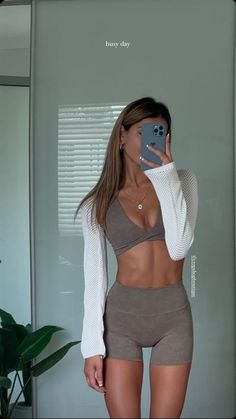 Via (@oliviagrivas) Instagram Storie in a house Health Wellness Aesthetic, Olivia Grivas, Instagram Storie, Pilates Body, Gym Fits, Workout Fits, Ideal Body