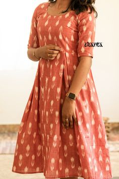 Sambalpuri Frock Design, Ikkat Dresses Cotton Frocks, Ikkat Frocks For Women, Ikkat Dresses Designs, Kalamkari Dresses Design, Ikkat Kurta Designs, Pleated Kurti, Chudidhar Designs